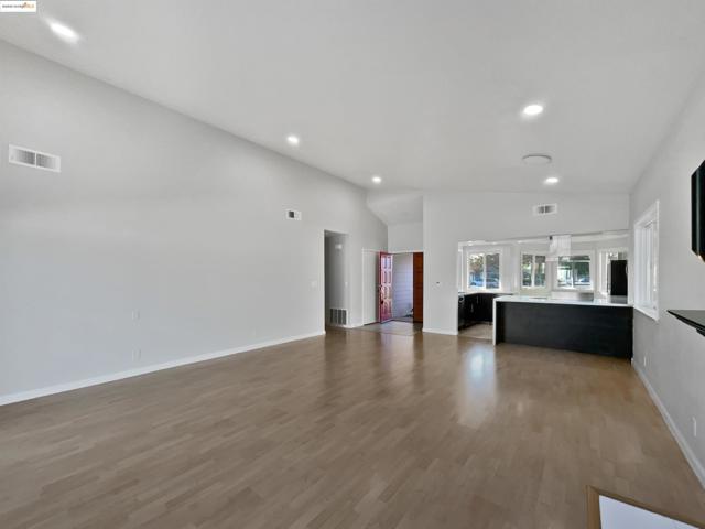 2579 Bishop Ave, Fremont CA: https://media.crmls.org/mediaz/0ff02c17-4f66-4bab-a557-36a9a2f87876.jpg