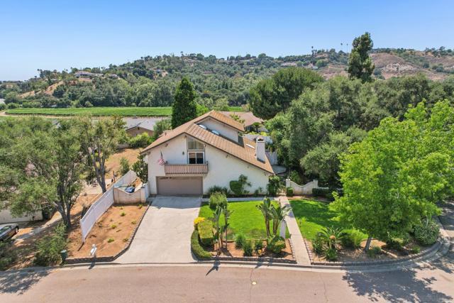 2807 Carlton Way, Fallbrook CA: https://media.crmls.org/mediaz/0ff03035-91b8-4f5a-9853-d256806eca44.jpg