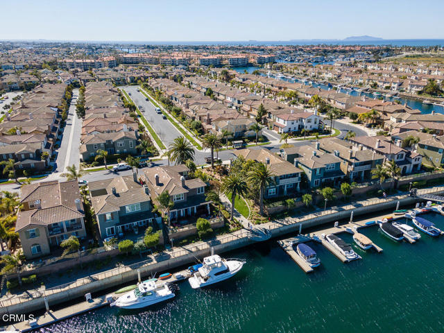 4111 Adriatic Street, Oxnard CA: https://media.crmls.org/mediaz/0ff0a9e9-9166-4e07-a9a7-298b051e9e2d.jpg