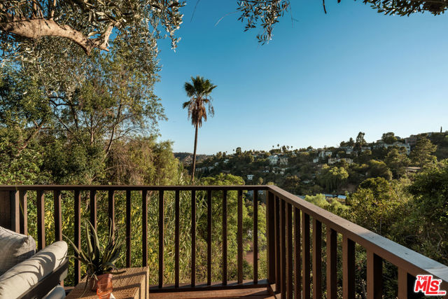 579 Crane Boulevard photo 42