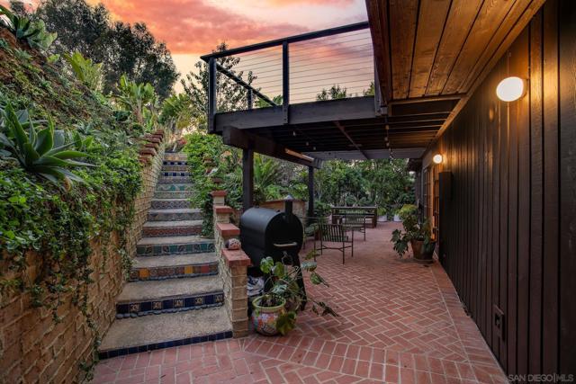 4021 Bernice Dr, San Diego CA: https://media.crmls.org/mediaz/0ff0ea3f-b5b7-43ae-856a-ad533d4ca352.jpg