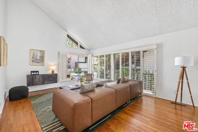2801 Woodwardia Drive, Los Angeles CA: https://media.crmls.org/mediaz/0ff1abf4-32bf-4f21-b85c-f53a14d86307.jpg