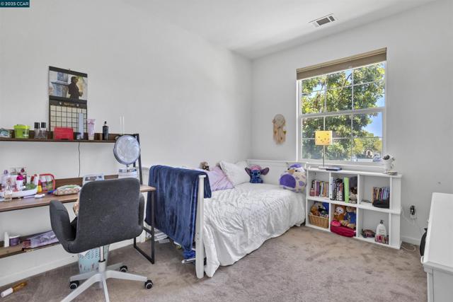 1186 Waverly Cir, Hercules CA: https://media.crmls.org/mediaz/0ff266bd-cc83-4859-9502-e5c37fe0442a.jpg
