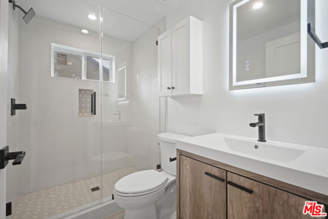 2808 S Cloverdale Avenue, Los Angeles CA: https://media.crmls.org/mediaz/0ff275af-0b8f-4dff-b27b-b75c105a0193.jpg