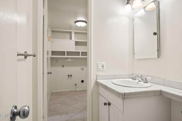 1138 Lantana Street, Camarillo CA: https://media.crmls.org/mediaz/0ff2b642-9c2c-46e9-a460-30f139df2638.jpg