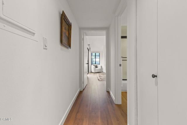 436 E Palm Avenue, Burbank CA: https://media.crmls.org/mediaz/0ff44431-38ce-4639-a036-14cde4a075b1.jpg