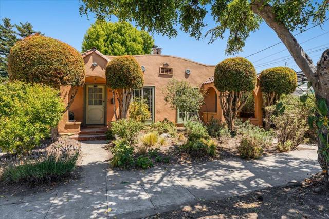 806 Seabright Avenue, Santa Cruz CA: https://media.crmls.org/mediaz/0ff4f28e-9880-47d1-82d6-542de92e45e9.jpg