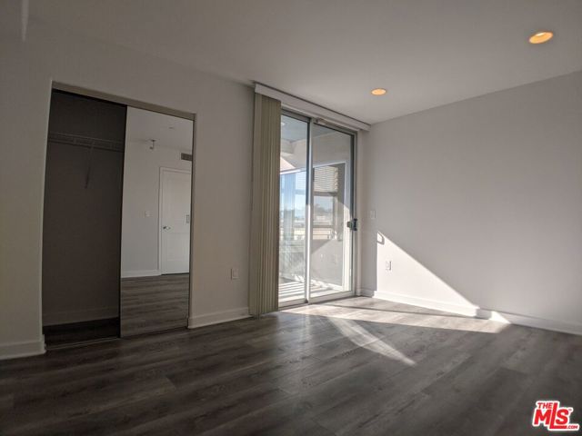 5143 White Oak Avenue, Encino CA: https://media.crmls.org/mediaz/0ff61da0-e510-4f95-a6be-0dd9d63f4b91.jpg