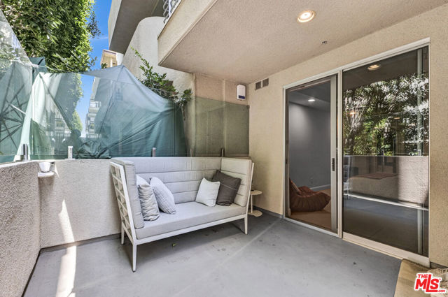 1521 Greenfield Avenue, Los Angeles CA: https://media.crmls.org/mediaz/0ff62aaf-db44-4774-9b8c-f0ca25981edb.jpg