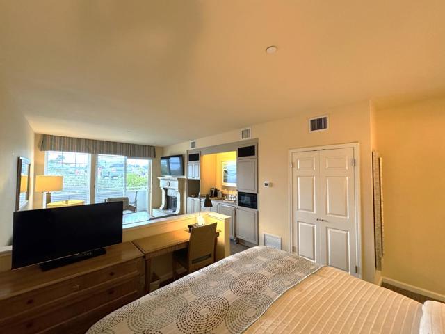 4100 Cabrillo Highway, Half Moon Bay CA: https://media.crmls.org/mediaz/0ff668aa-8315-45a8-b1f5-6c714600ad04.jpg