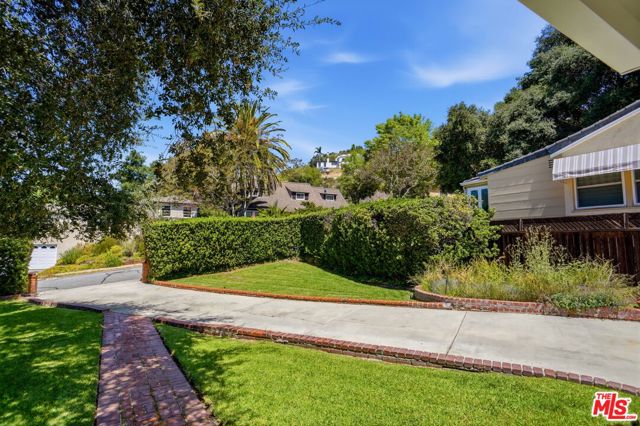 1816 Rosita Drive, Glendale CA: https://media.crmls.org/mediaz/0ff6fc17-0340-4929-b844-bf80eebd9026.jpg
