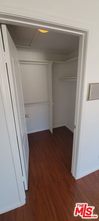 https://media.crmls.org/mediaz/0ff7ad20-b53d-4894-a98b-4631249d9f25.jpg?preset=X-Large