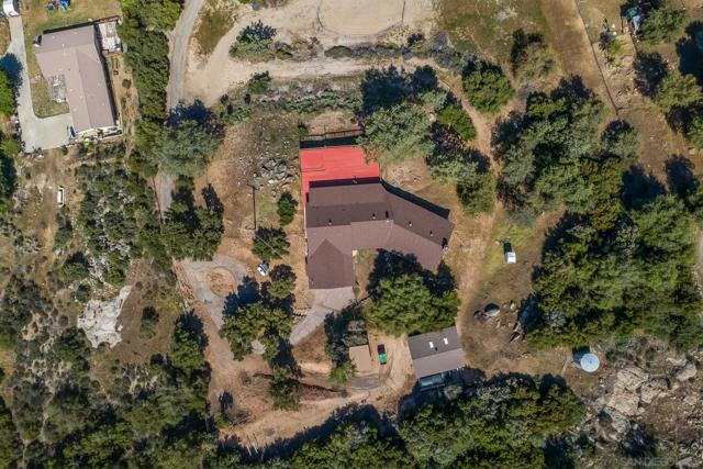 10649 Boulder Creek Rd, Descanso CA: https://media.crmls.org/mediaz/0ff83266-da81-4b37-a0e7-9d512ba6ea3c.jpg