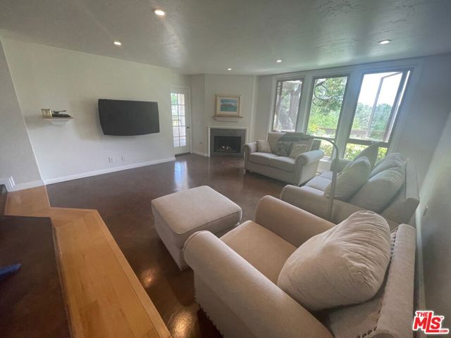 23502 Coso, Mission Viejo CA: https://media.crmls.org/mediaz/0ff86145-2076-4231-9f58-db9eac7d93b8.jpg