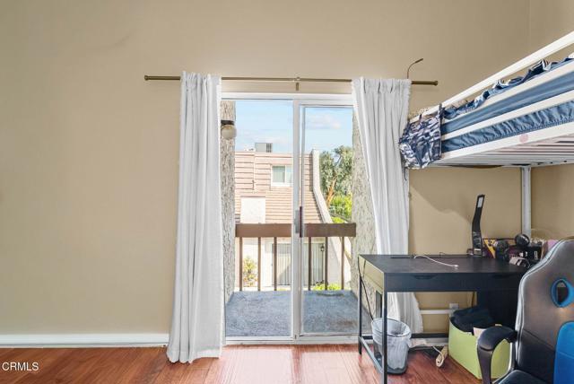 Detail Gallery Image 12 of 34 For 18360 Collins St #L,  Tarzana,  CA 91356 - 2 Beds | 2/1 Baths