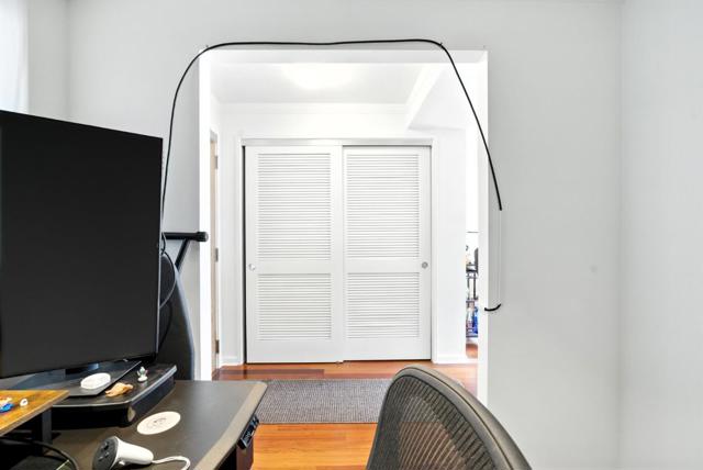 400 Beale Street, San Francisco CA: https://media.crmls.org/mediaz/0ff9645c-d2df-48ec-ad8a-3db44f0c705e.jpg