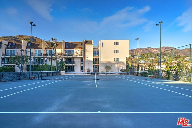 23901 Civic Center Way, Malibu CA: https://media.crmls.org/mediaz/0ff9988b-3420-4d56-a609-bfa06333232a.jpg