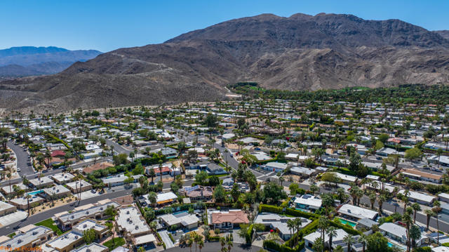42602 Rancho Mirage Lane, Rancho Mirage CA: https://media.crmls.org/mediaz/0ff9f2ab-d60f-41c1-82b7-1dd7f94cd087.jpg