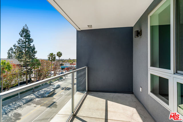 10601 Washington Boulevard, Culver City CA: https://media.crmls.org/mediaz/0ffa015d-bac3-4184-a445-a65fee0f3f43.jpg