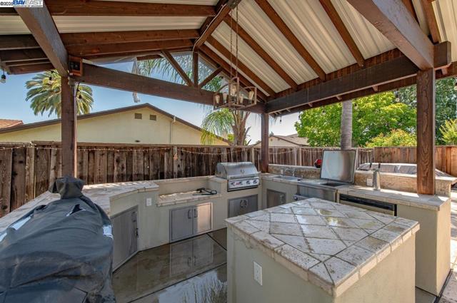 1429 Columbus Ave, Livermore CA: https://media.crmls.org/mediaz/0ffa2fd7-b558-437c-8919-d15acf10e6a1.jpg