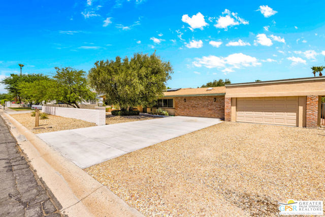 2222 N Acacia Road, Palm Springs CA: https://media.crmls.org/mediaz/0ffa5e4b-3fff-44c1-8a30-50de52bacc6f.jpg