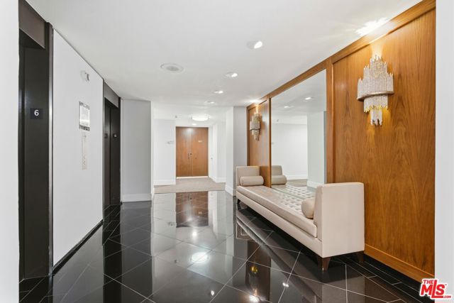 1100 Alta Loma Road, West Hollywood CA: https://media.crmls.org/mediaz/0ffa6cbe-6613-4320-b584-4a9f73ec813d.jpg