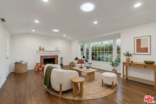 12430 Cumpston Street photo 6