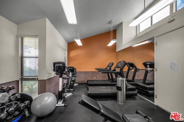 8600 Tuscany Avenue, Playa del Rey CA: https://media.crmls.org/mediaz/0ffaca0b-ac92-4963-a6ec-2e0d48062e23.jpg