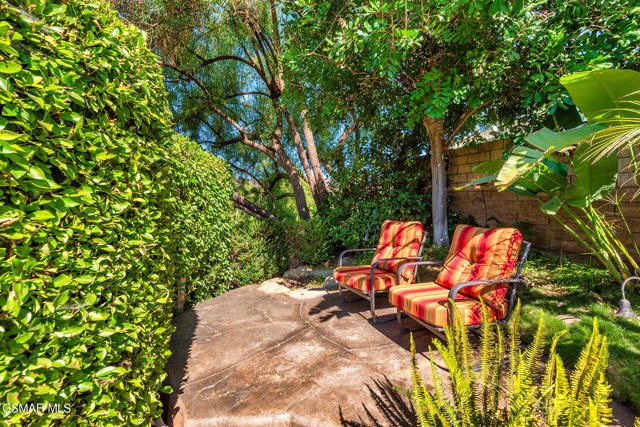 213 Heath Meadow Court, Simi Valley CA: https://media.crmls.org/mediaz/0ffae833-ce7c-4c96-b290-b71f9d0e0465.jpg