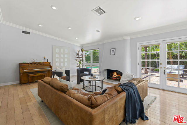 4701 Dunman Avenue, Woodland Hills CA: https://media.crmls.org/mediaz/0ffb330a-47eb-413d-854e-792f1056b85f.jpg