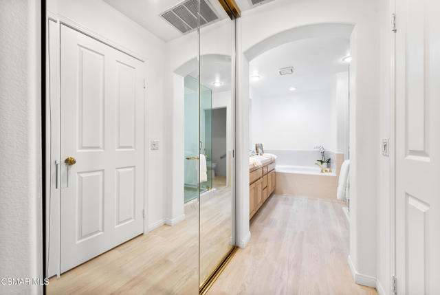 5748 Whispering Pines Circle, Westlake Village CA: https://media.crmls.org/mediaz/0ffb3f36-15c9-4f6c-b2fc-9853ac039d81.jpg