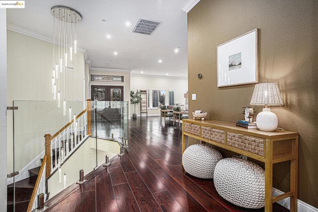 130 Arbor View Ln, Lafayette CA: https://media.crmls.org/mediaz/0ffb5dc0-7916-417b-9d2b-fe9df40ae8b7.jpg
