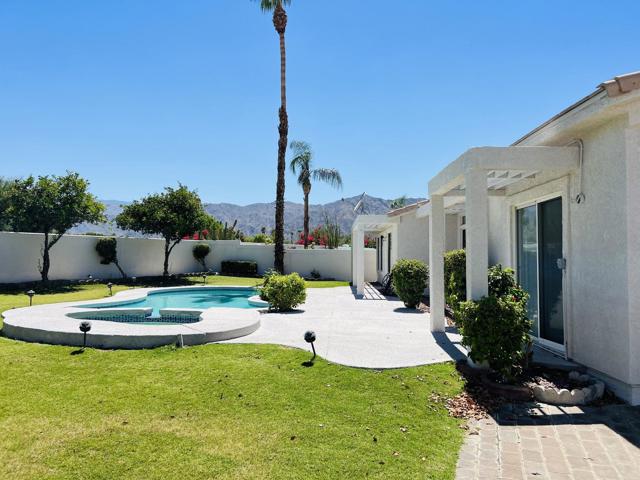 47970 Via Jardin, La Quinta CA: https://media.crmls.org/mediaz/0ffbc85b-c242-4658-809e-f5cffb8fe6ae.jpg