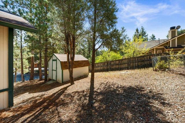 1093 Snow Ridge Road, Big Bear CA: https://media.crmls.org/mediaz/0ffc6276-9495-45ae-8e17-f458974f787d.jpg
