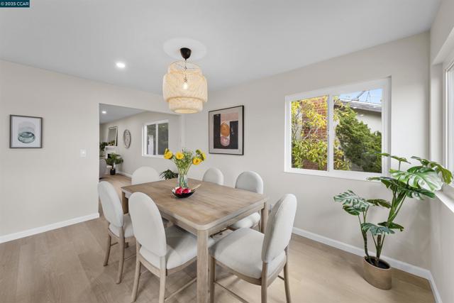16639 Selby Dr, Castro Valley CA: https://media.crmls.org/mediaz/0ffc8f13-7bc4-4bfb-916e-4fc411bada83.jpg