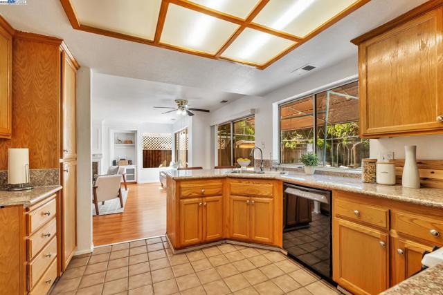 840 Menay Dr, Tracy CA: https://media.crmls.org/mediaz/0ffd1d7c-69bb-43da-8085-e32a3409a4eb.jpg