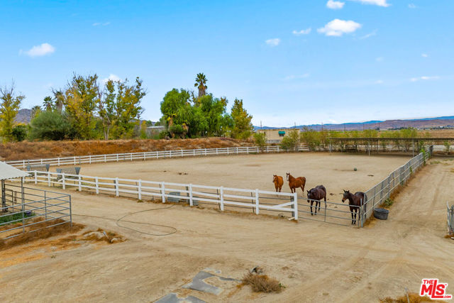 805 N Sanderson Avenue, San Jacinto CA: https://media.crmls.org/mediaz/0ffdf728-52b1-4cf1-a46b-35f34aef5539.jpg