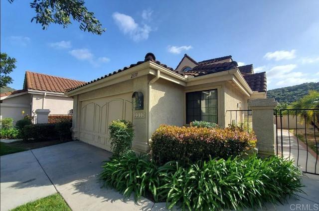 Detail Gallery Image 2 of 16 For 2310 Vista Valley Ln, Vista,  CA 92084 - 3 Beds | 2/1 Baths