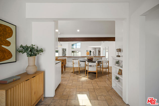 7145 Trask Avenue, Playa del Rey CA: https://media.crmls.org/mediaz/0ffe8452-4fb0-4af3-89dd-294456bbe93d.jpg