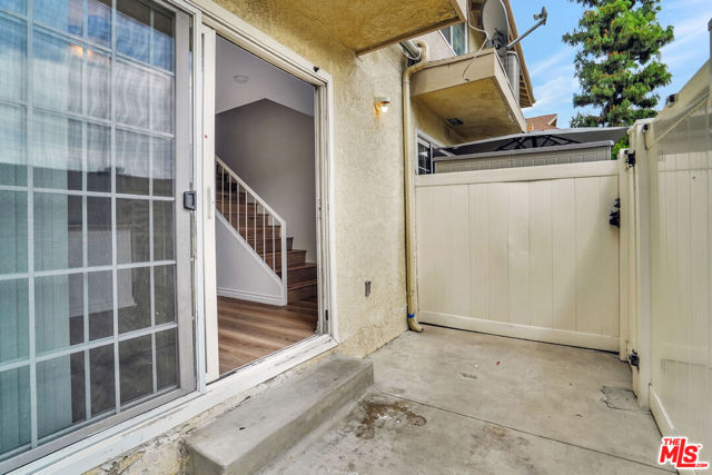 10065 De Soto Avenue, Chatsworth CA: https://media.crmls.org/mediaz/0ffee1d5-3359-4beb-8b86-b17a58e918ae.jpg