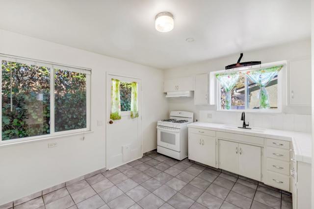 609 Congress Avenue, Pacific Grove CA: https://media.crmls.org/mediaz/0fff0b11-9bee-4b4f-9daf-aa48420ad748.jpg