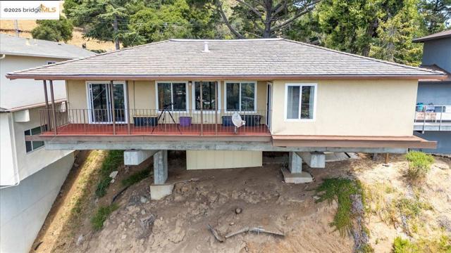 11772 Cranford Way, Oakland CA: https://media.crmls.org/mediaz/0fff3503-1d0d-41bd-b120-7360398ef701.jpg