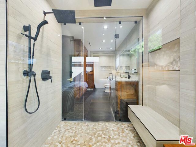 5109 Longridge Avenue, Sherman Oaks CA: https://media.crmls.org/mediaz/0fff52fb-7c62-4a41-b849-ace4416bec91.jpg