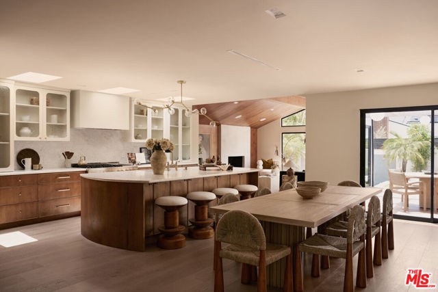 12622 Sarah Street photo 1