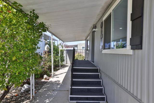 8282 Murray Ave, Gilroy CA: https://media.crmls.org/mediaz/1001de18-5157-4d02-bd0a-ddc08ef34b8f.jpg