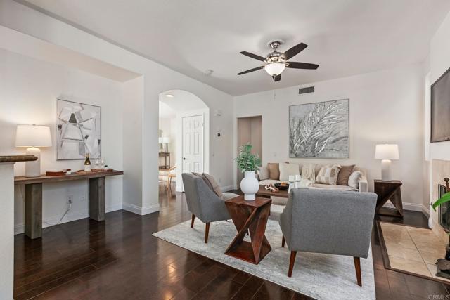2490 Bear Rock Gln, Escondido CA: https://media.crmls.org/mediaz/10028eb3-f0ca-4e36-a4c4-ea134fb5498e.jpg