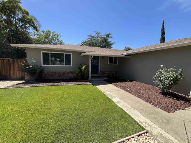 677 Wall St, Livermore CA: https://media.crmls.org/mediaz/1002ab95-d852-4763-8cd5-913f7c926d3b.jpg