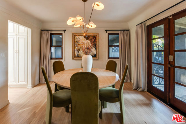 338 Westbourne Drive, West Hollywood CA: https://media.crmls.org/mediaz/10034d28-eb13-4949-bb1f-6c425104cead.jpg