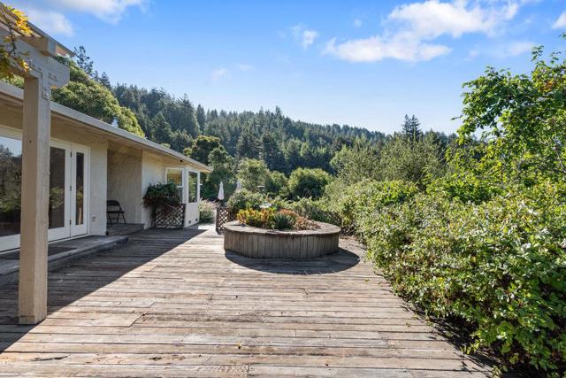 4760 Soquel Creek Road, Soquel CA: https://media.crmls.org/mediaz/10036e5c-ddcd-4e3e-91ad-1996aa87206c.jpg