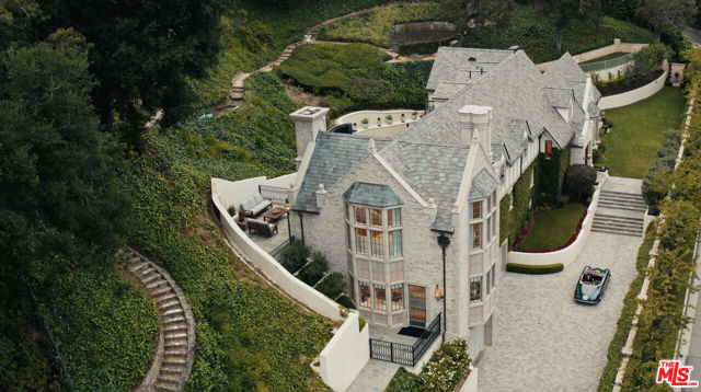 10950 Bellagio Road, Los Angeles CA: https://media.crmls.org/mediaz/10038523-4d3a-400f-bd7e-4631e0a2c17a.jpg